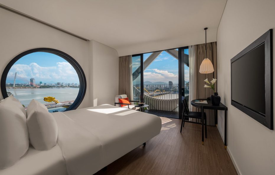 Suite River Front Signature