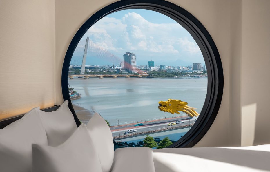 Suite River Front Signature