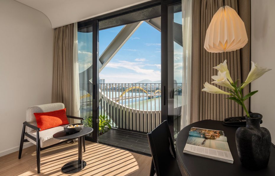 Suite River Front Signature