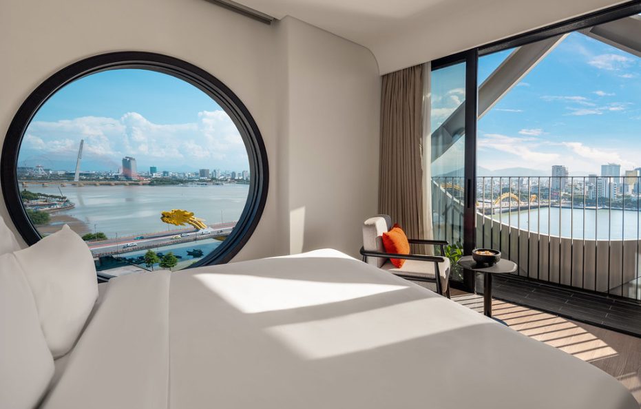 Suite River Front Signature