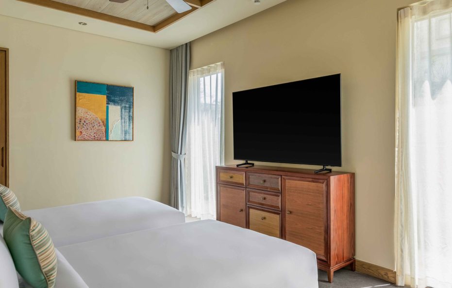 Five Bedroom Beachfront Pool Villa