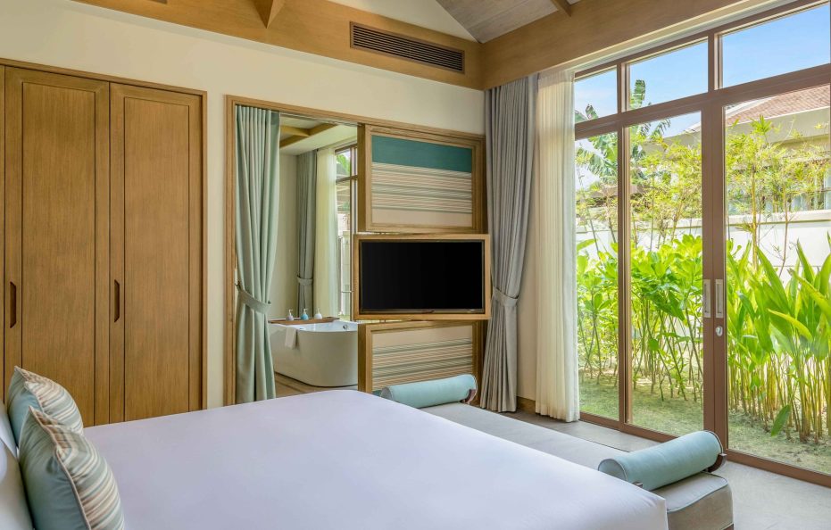 Five Bedroom Beachfront Pool Villa