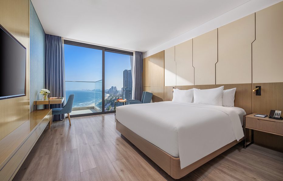 Premier Deluxe Partial Sea View