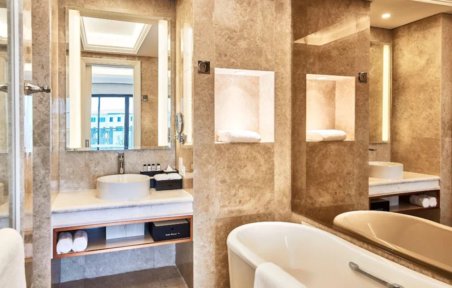 Deluxe Partial Sea View