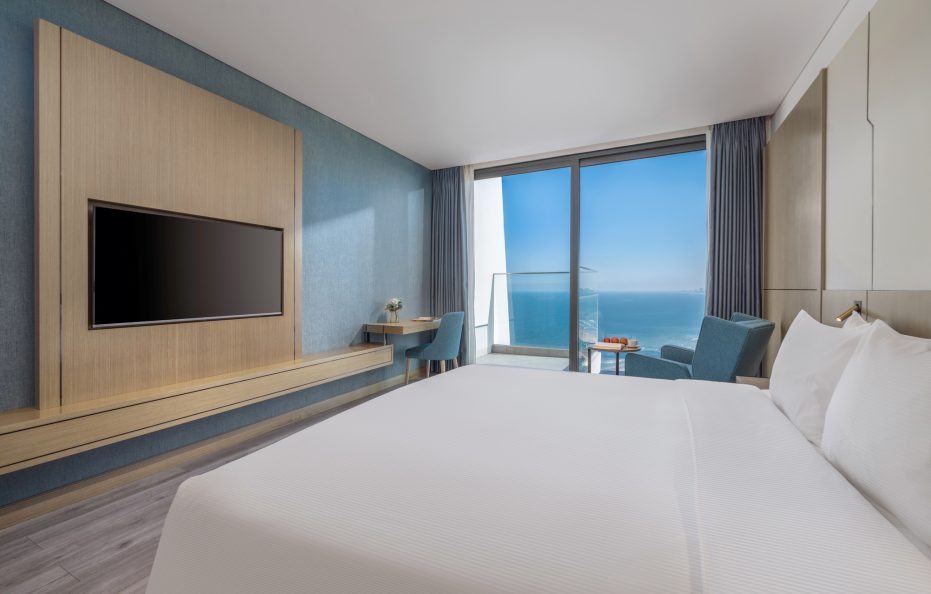 Premier Deluxe Partial Sea View