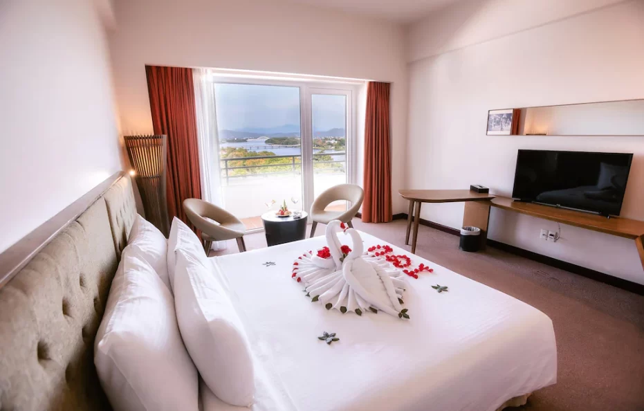 Deluxe King/Twin River View