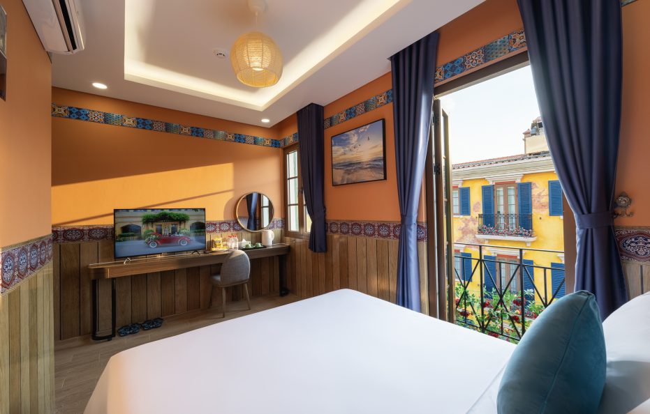 Aura Amoris, City View, Queen Bed with Window/Balcony