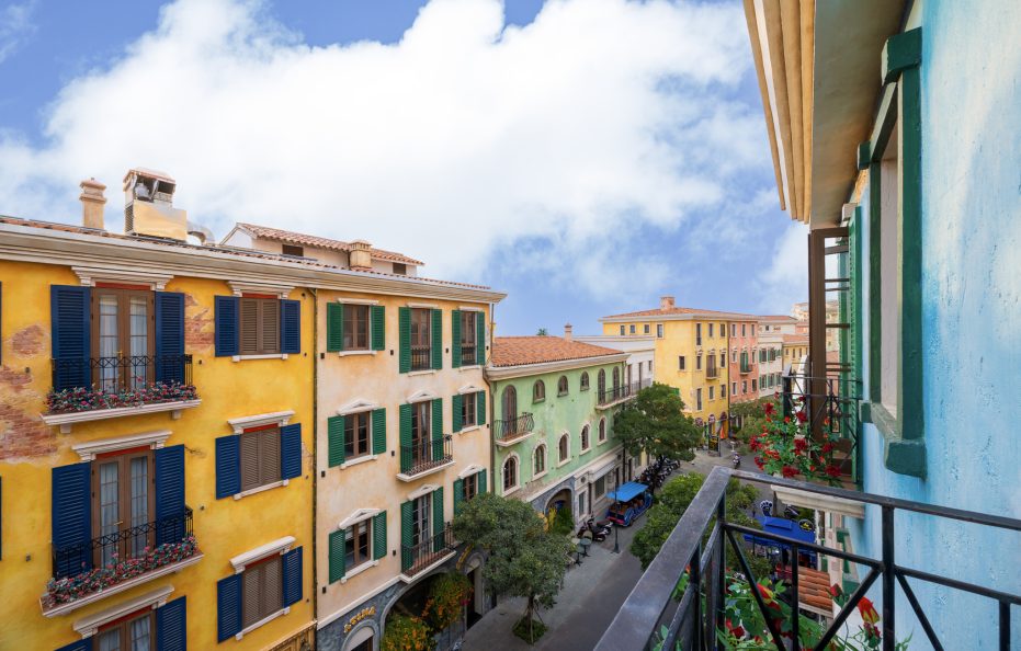 Aura Amoris, City View, Queen Bed with Window/Balcony