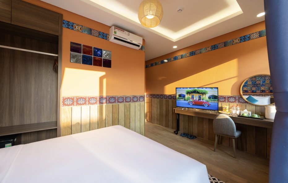 Aura Amoris, City View, Queen Bed with Window/Balcony