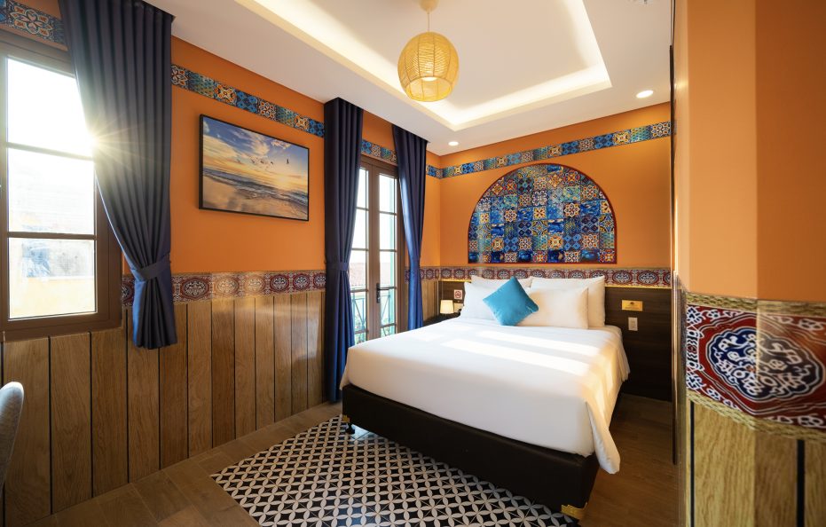 Aura Amoris, City View, Queen Bed with Window/Balcony