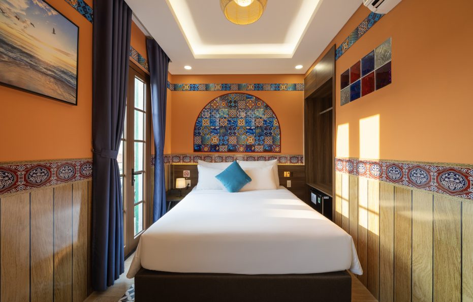 Aura Amoris, City View, Queen Bed with Window/Balcony