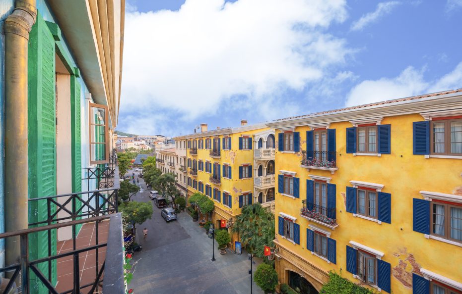 Aura Amoris, City View, Queen Bed with Window/Balcony