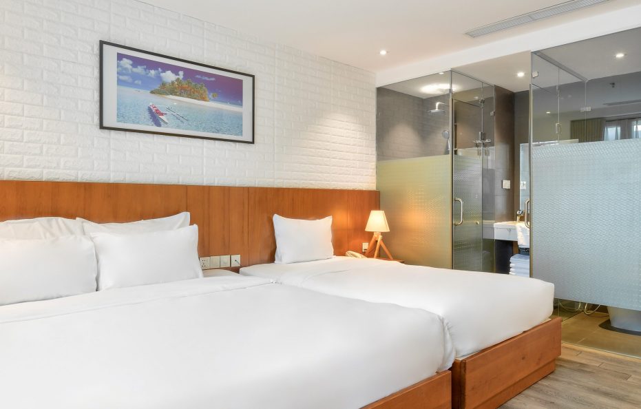 Deluxe Triple Room with window