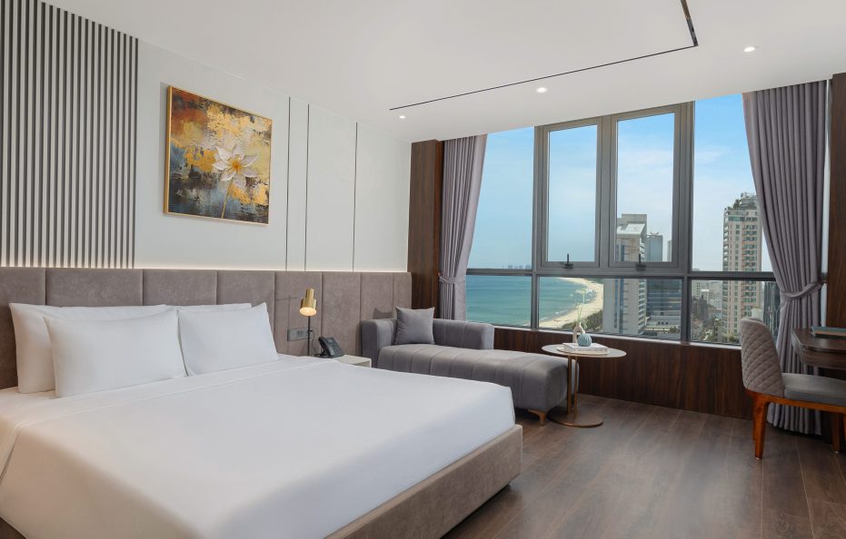 Deluxe Partial Ocean View