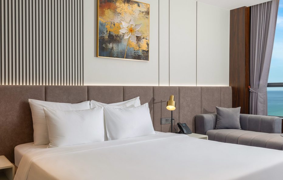 Deluxe Partial Ocean View