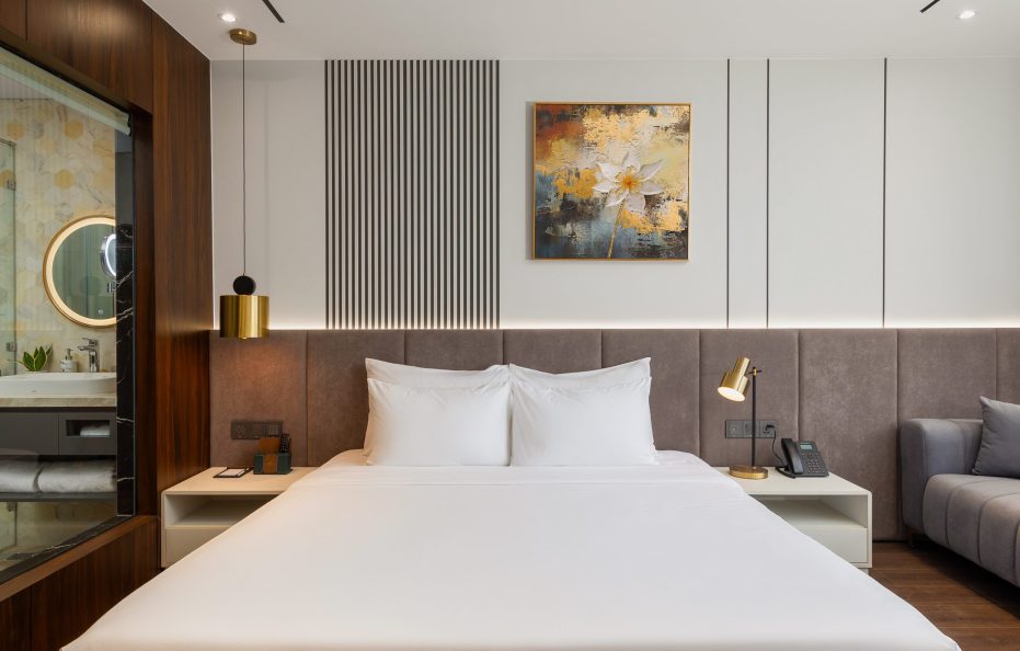 Deluxe Partial Ocean View