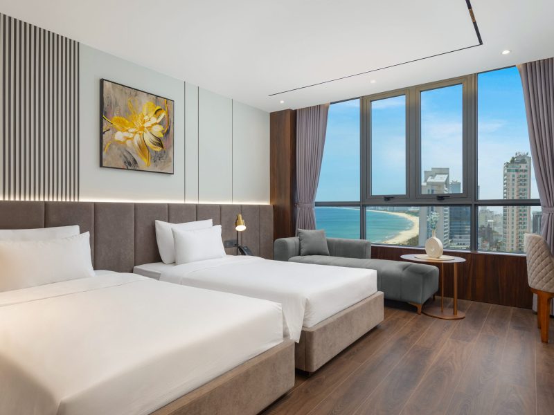 Deluxe Partial Ocean View