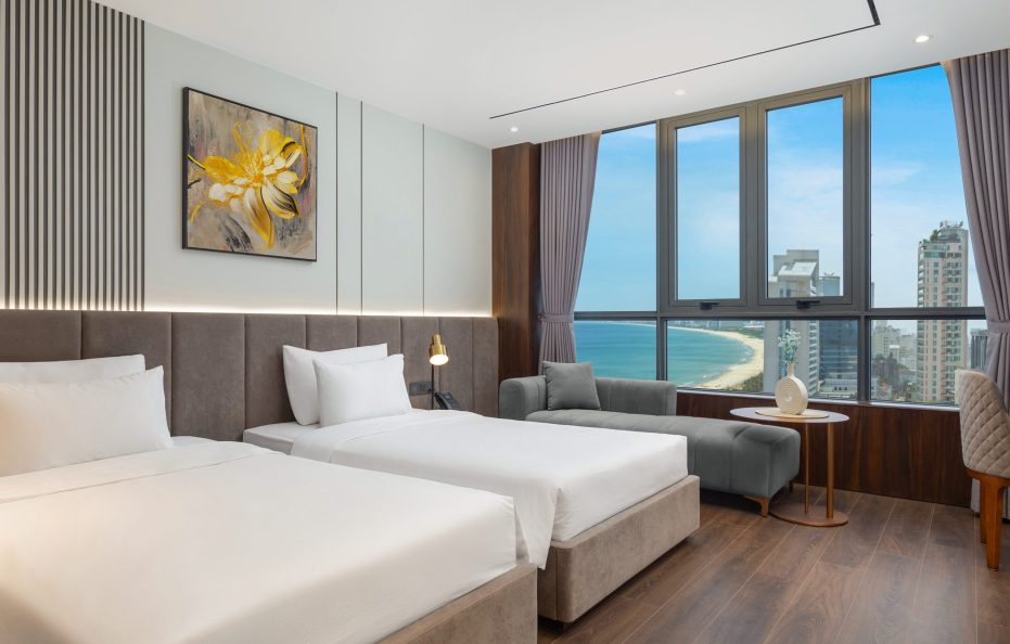 Deluxe Partial Ocean View