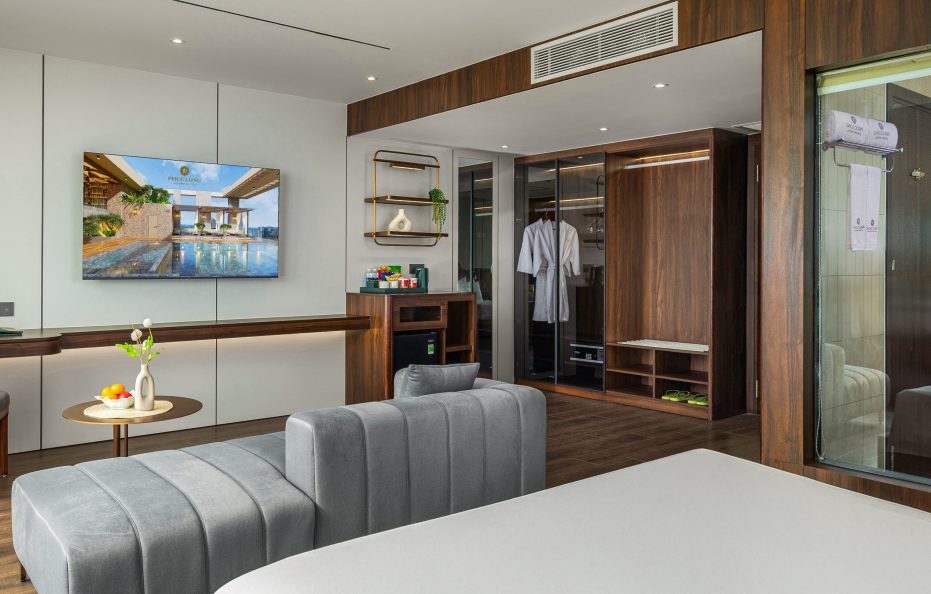 Grand Suite Partial Ocean View