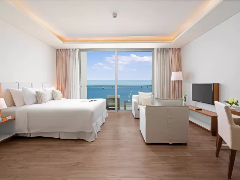 Light Plus Ocean Front with Balcony