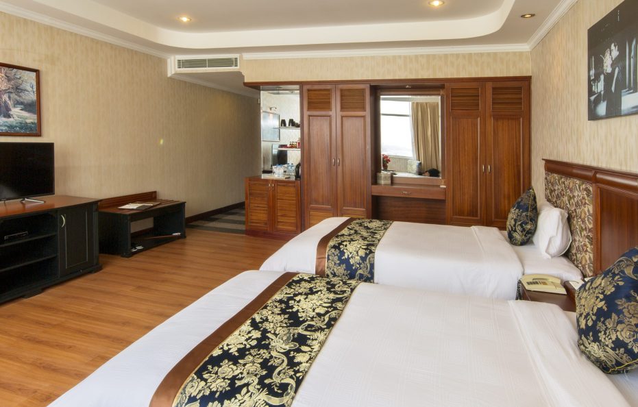 Premier Deluxe Twin/King Room