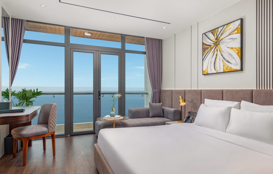 Premier Deluxe Ocean View Balcony