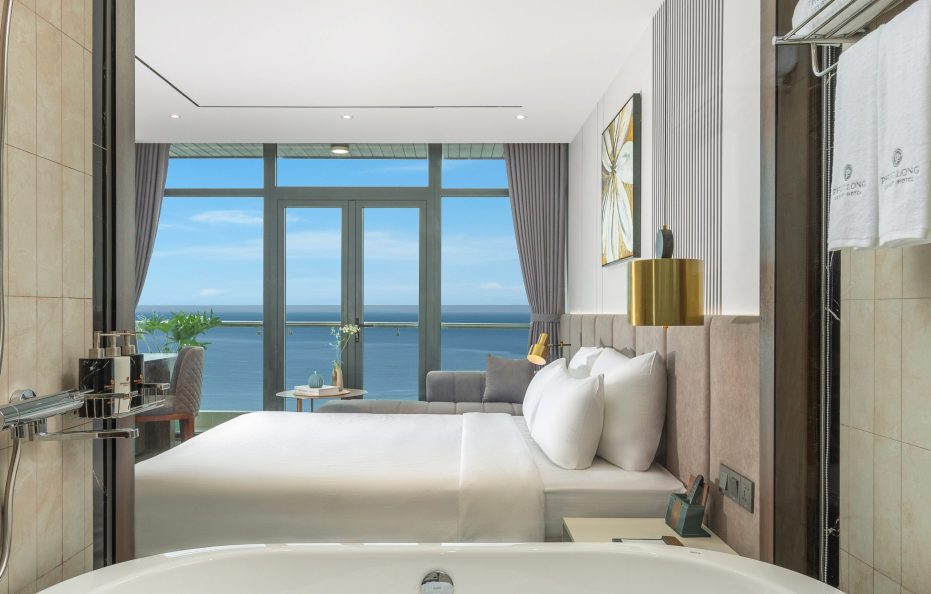 Premier Deluxe Ocean View Balcony