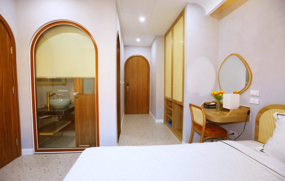 Superior King Room City View