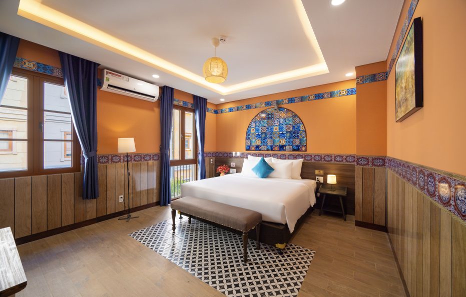 Stella Amoris, City View, Super King Bed with Window