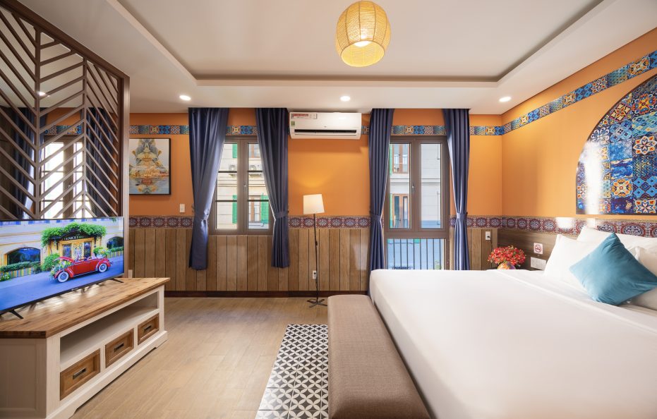 Stella Amoris, City View, Super King Bed with Window