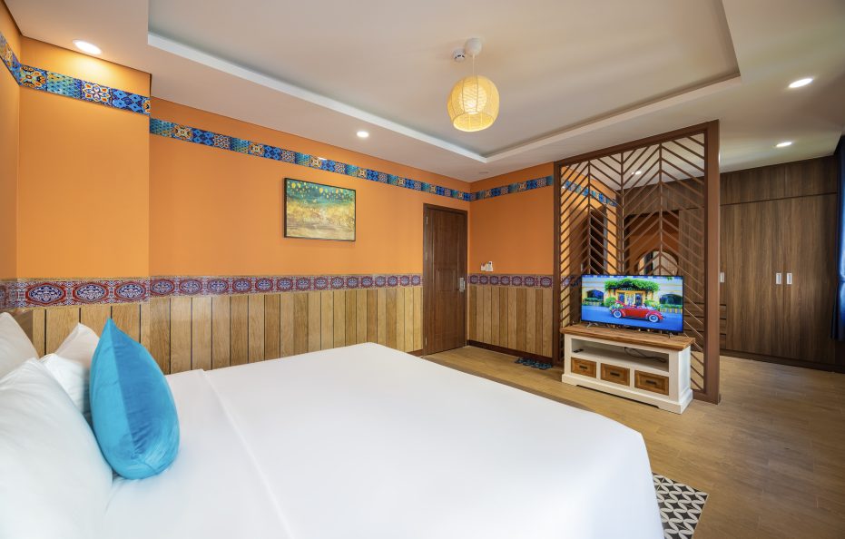 Stella Amoris, City View, Super King Bed with Window