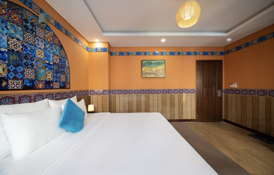 Stella Amoris, City View, Super King Bed with Window