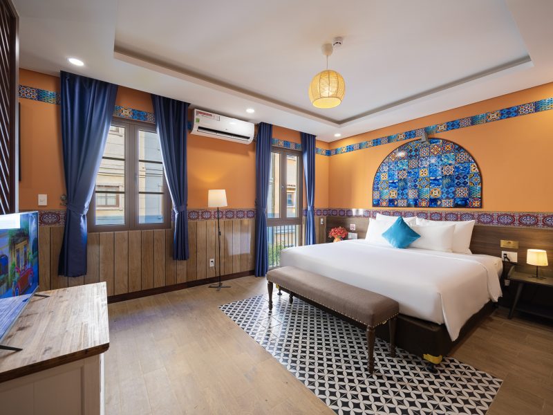 Stella Amoris, City View, Super King Bed with Window