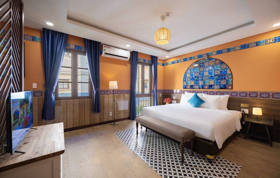 Stella Amoris, City View, Super King Bed with Window