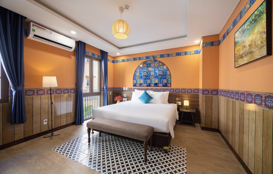 Stella Amoris, City View, Super King Bed with Window