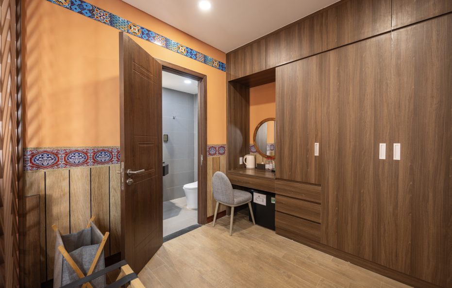 Stella Amoris, City View, Super King Bed with Window