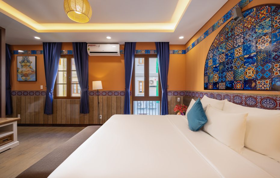 Stella Amoris, City View, Super King Bed with Window