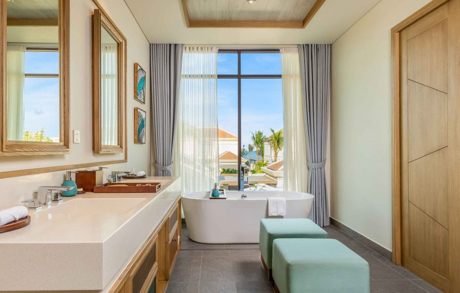 Three Bedroom Ocean Premium Pool Villa