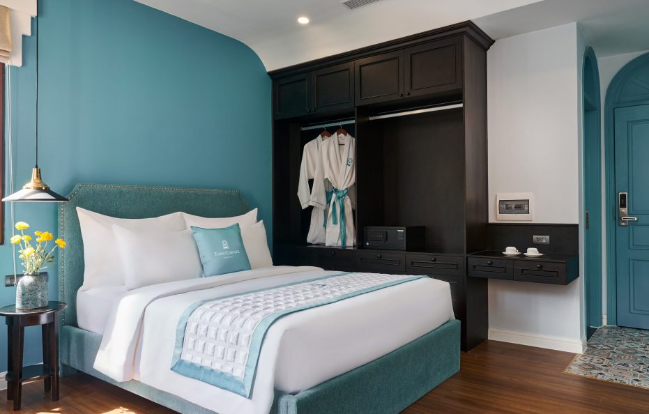 Deluxe Room Partial Sea View