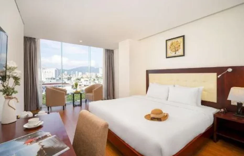 Deluxe Double Room with River & City View