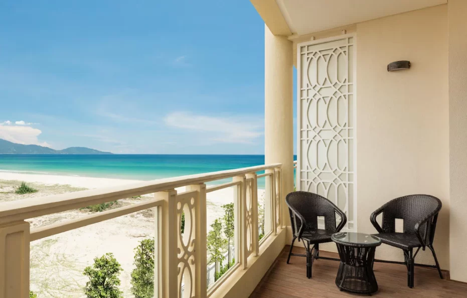 Deluxe Partial Sea View