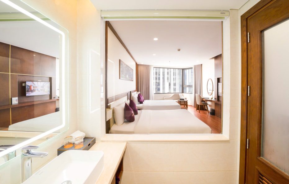 Deluxe Partial Ocean View Family