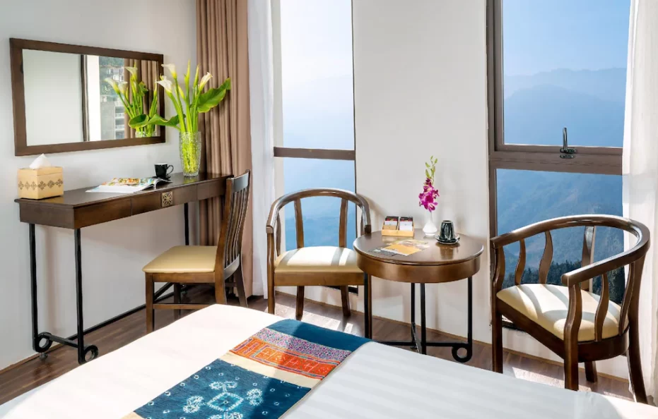 Phòng Triple Hướng Núi (1 giường to 1 giường nhỏ hoặc 3 giường nhỏ)