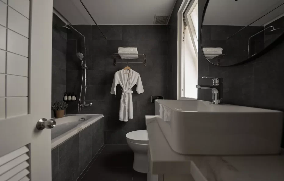 Superior Bathtub No Window