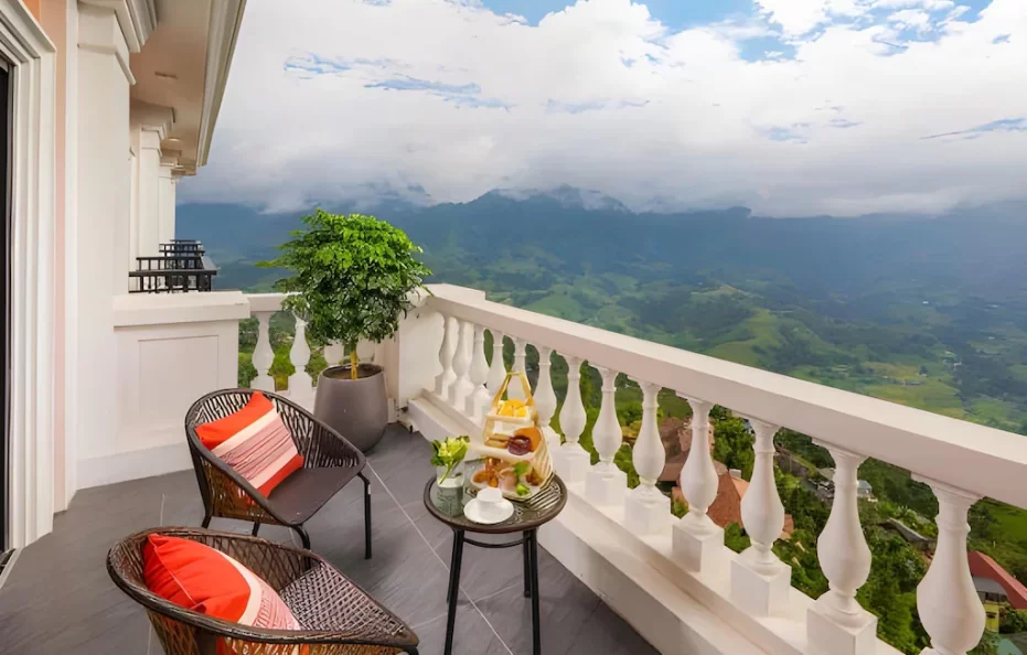 Deluxe Valley View with Balcony