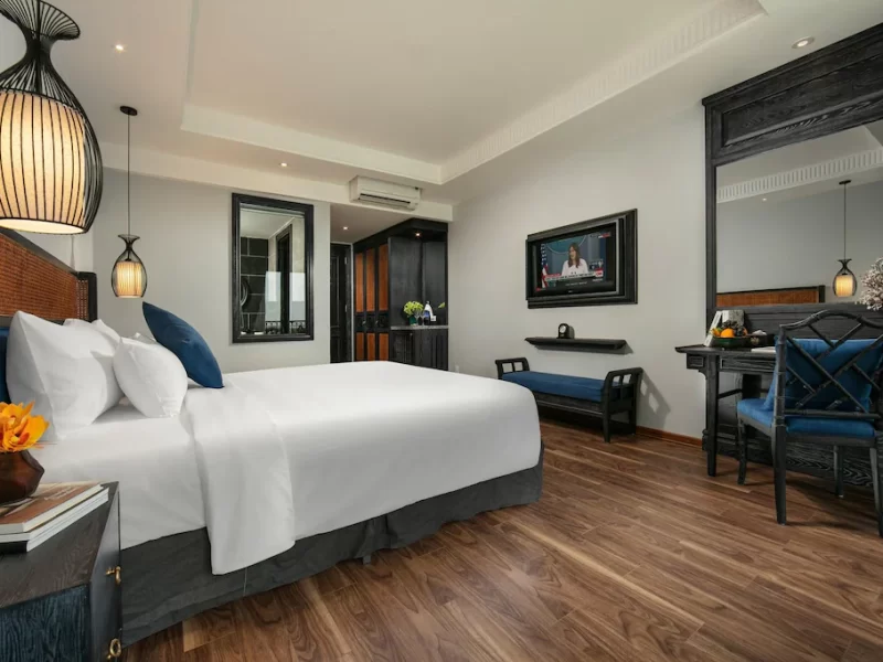 Shining Premier Room