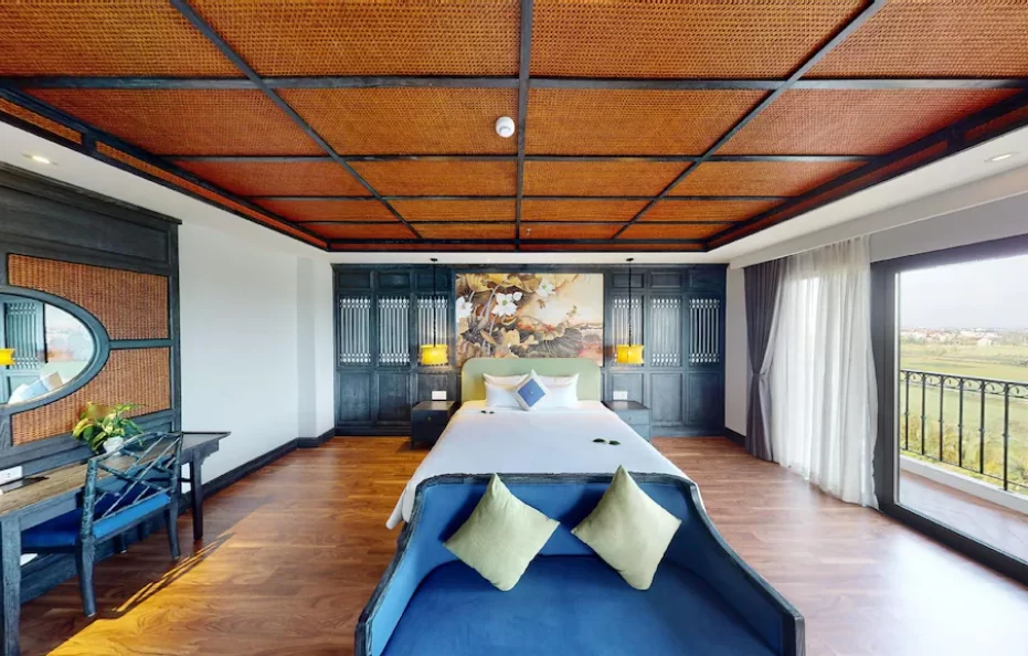 Shining Premier Room