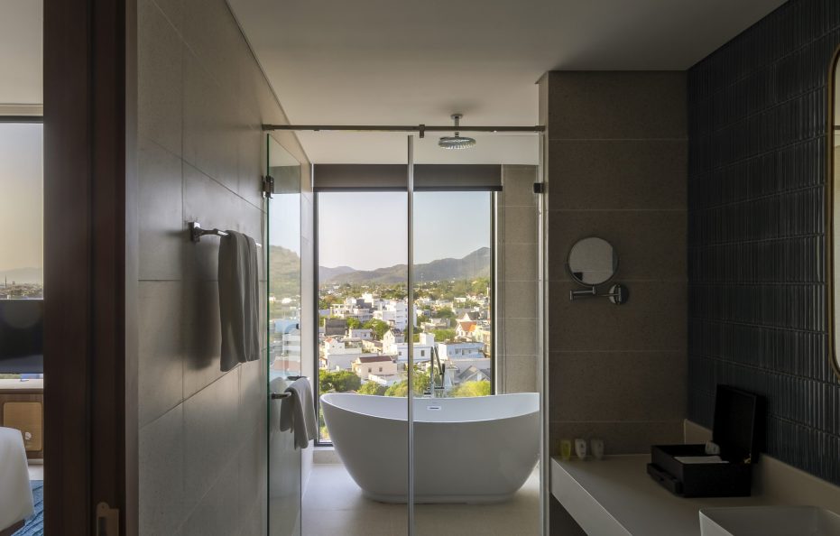 Premium Deluxe Mountain View King