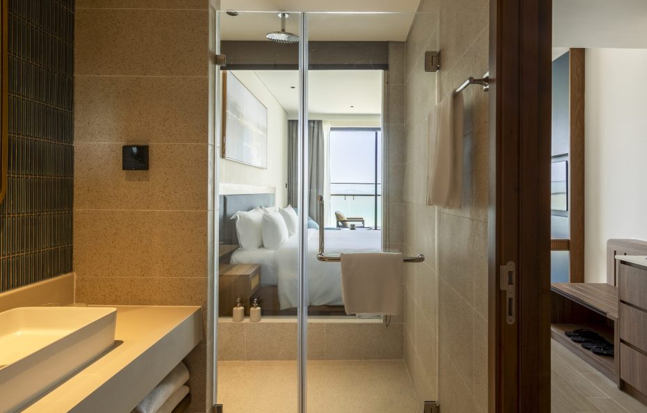 Deluxe Seaview King Double/Twin
