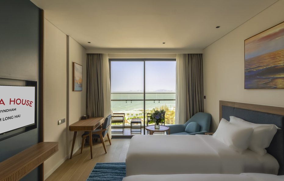 Deluxe Seaview King Double/Twin